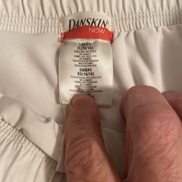 Danskin Now woman’s skort size XL white with blue stripe - Picture 2 of 5